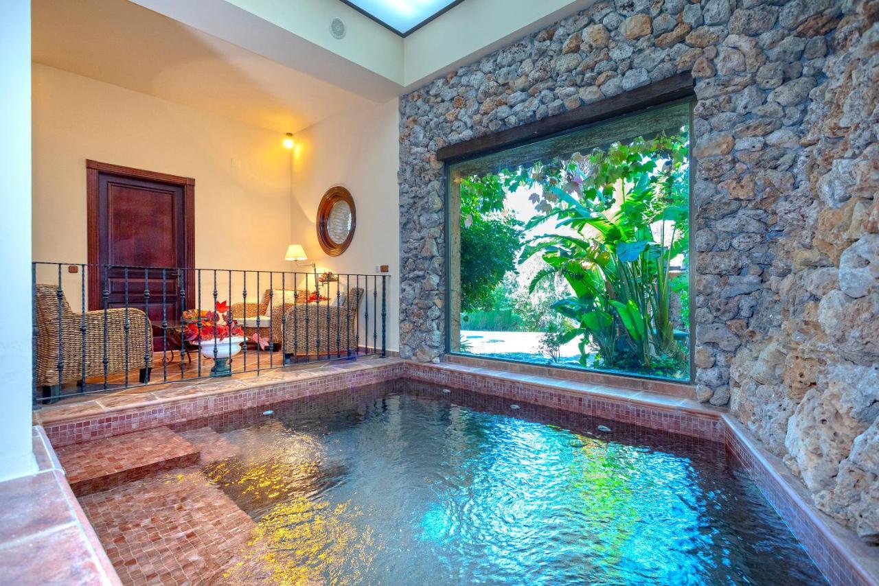 Casa Flores Con Piscina Interior Climatizada Alcaucín Exterior photo