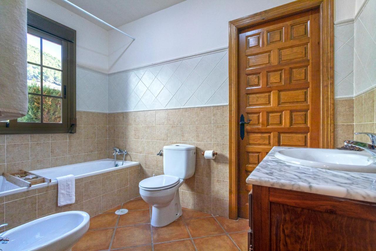 Casa Flores Con Piscina Interior Climatizada Alcaucín Exterior photo