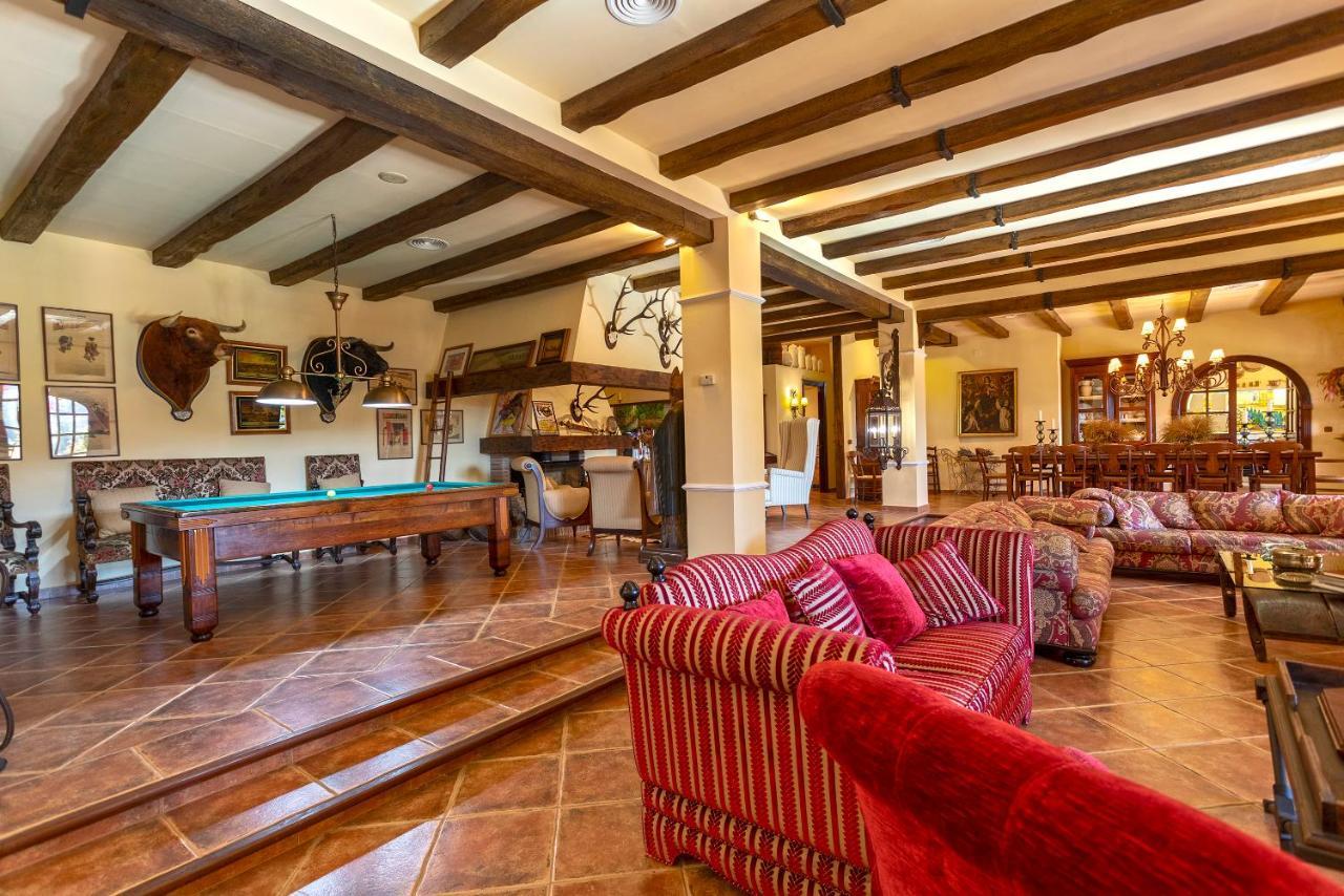 Casa Flores Con Piscina Interior Climatizada Alcaucín Exterior photo